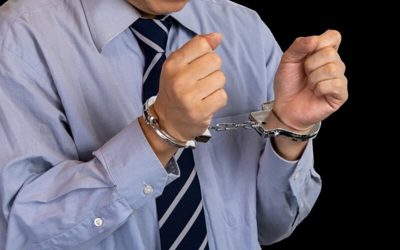 エアタグ不正改造販売事件の具体的な容疑内容を探偵が解説