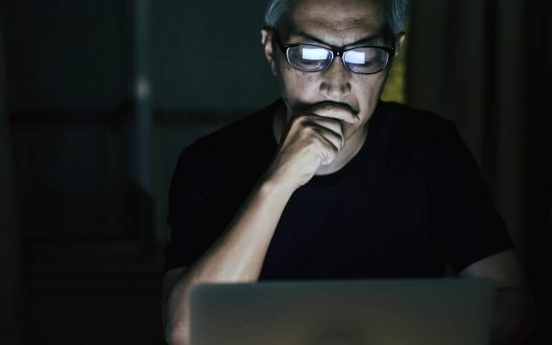 探偵を副業の元市職員逮捕から考察する探偵業界への問題